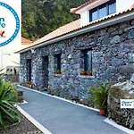 Quinze & With Swimming Pool Chalé *