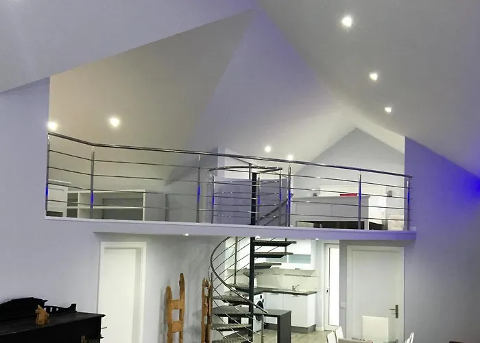 Chalet Quinze & With Swimming Pool