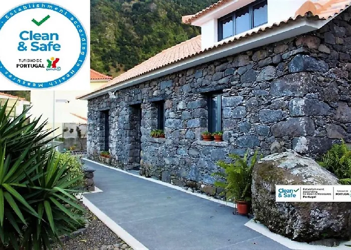 Quinze & With Swimming Pool Chalet *