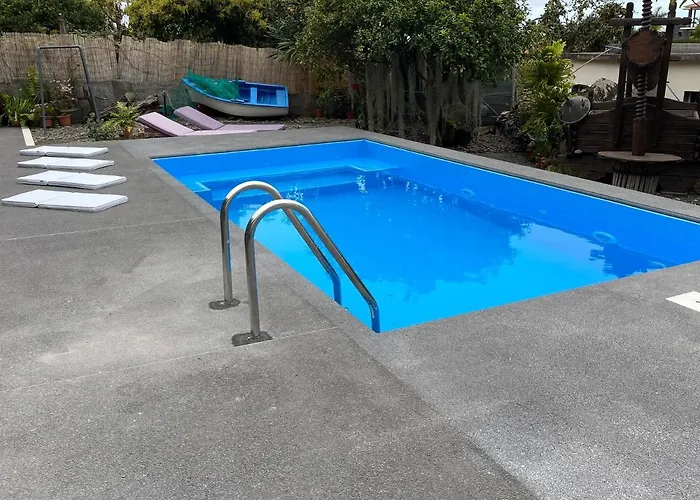 Chalet Quinze & With Swimming Pool