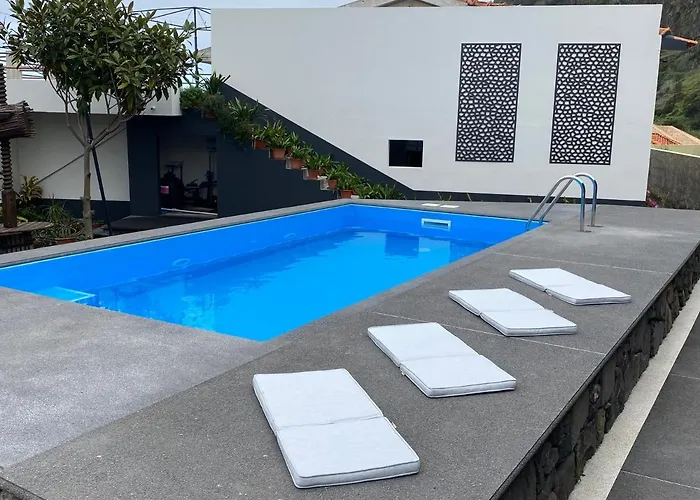 Chalet Quinze & With Swimming Pool