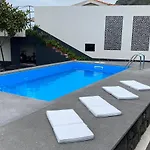 Horská chata Quinze & With Swimming Pool