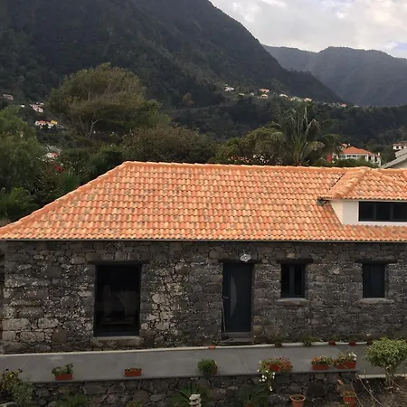 Quinze, Contemporary Designed With Swimming Pool