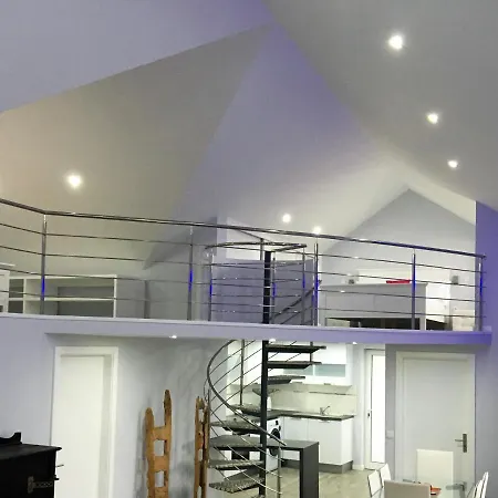 בקתה Quinze & With Swimming Pool