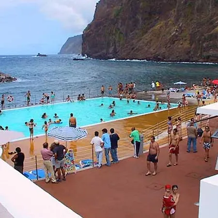 Quinze & With Swimming Pool Alpstuga