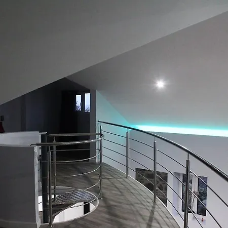 Chalet Quinze, Contemporary Designed With Swimming Pool