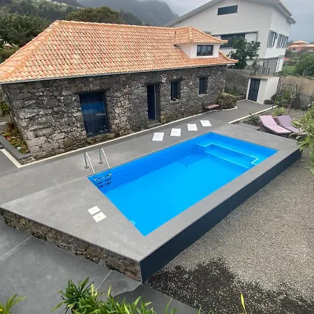 Alpstuga Quinze & With Swimming Pool *