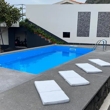 בקתה Quinze & With Swimming Pool