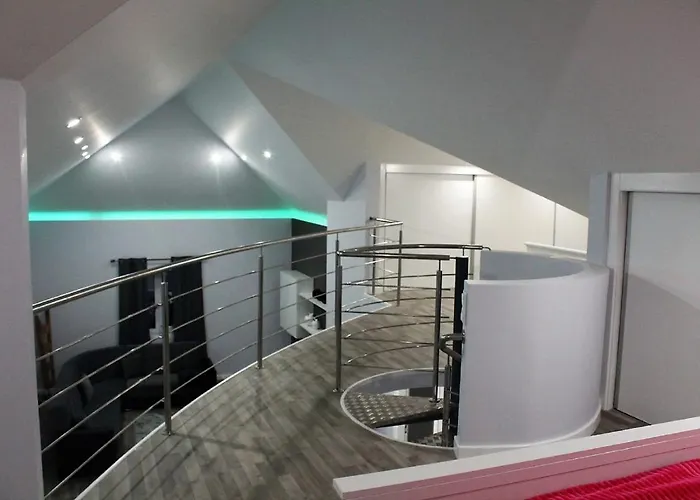 Quinze & With Swimming Pool Chalet