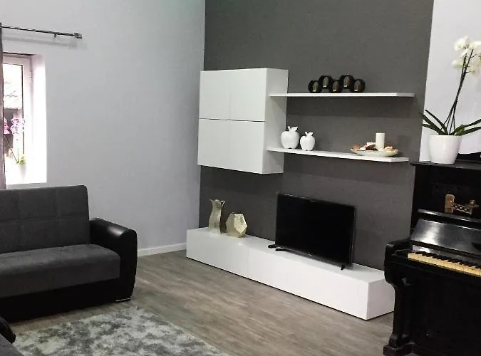 Quinze & With Swimming Pool *