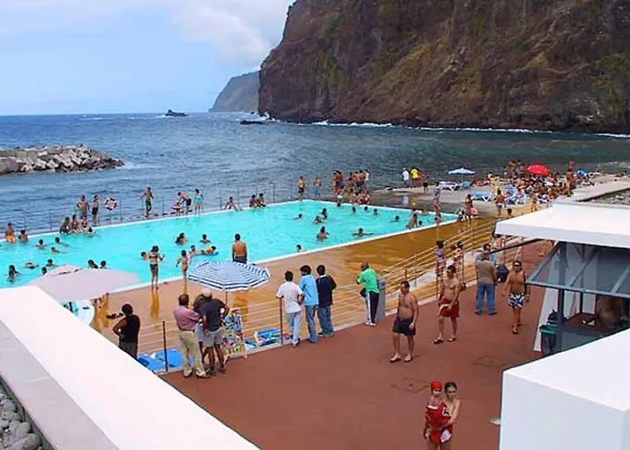 Quinze & With Swimming Pool Chalet