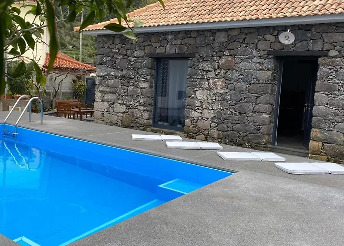 Quinze & With Swimming Pool Chalet